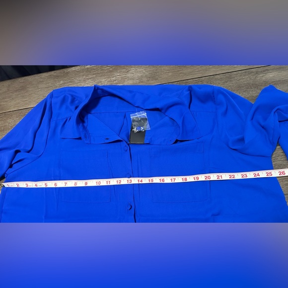 NWT TORRID BLUE BUTTON DOWN TOP BLOUSE TORRID SIZE 1 (SIZE 14/16 - 1X) - Picture 9 of 10